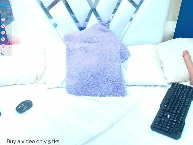 Live sex webcam photo for ColletteJones #274212707