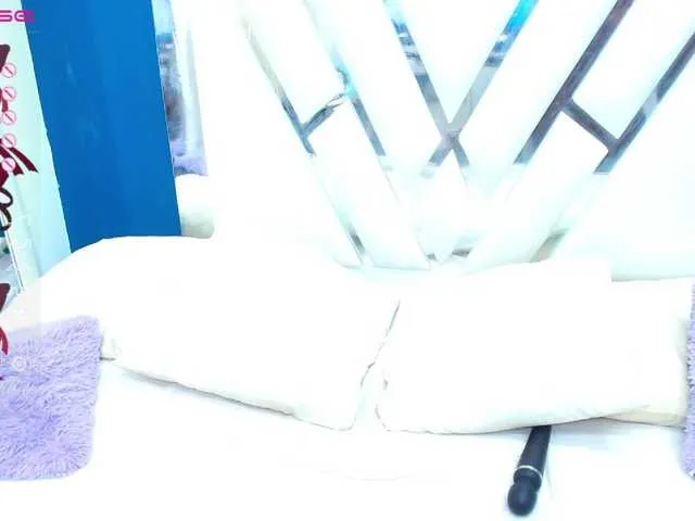 Live sex webcam photo for ColletteJones #274651095
