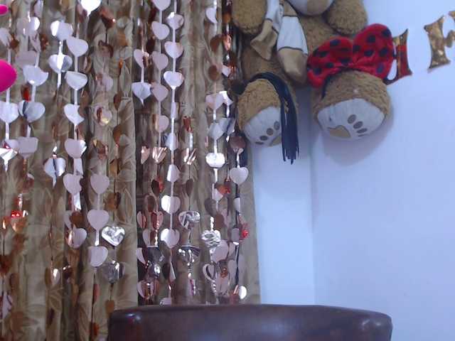 Live sex webcam photo for ComeFuckMe18 #277220403