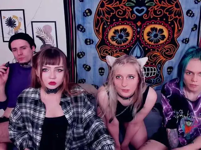 Live sex webcam photo for ComeToMyHell #272456303