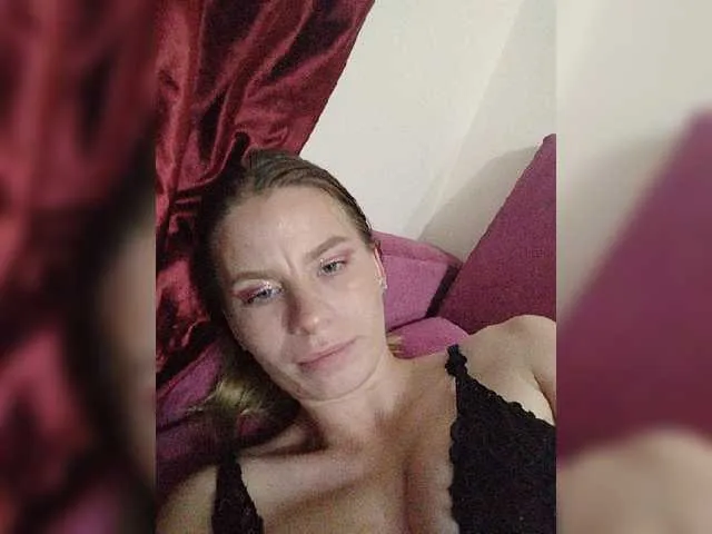 Live sex webcam photo for ConfeeTyrr #275657532