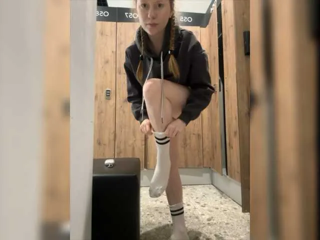 Live sex webcam photo for ConnieDaw #287978744
