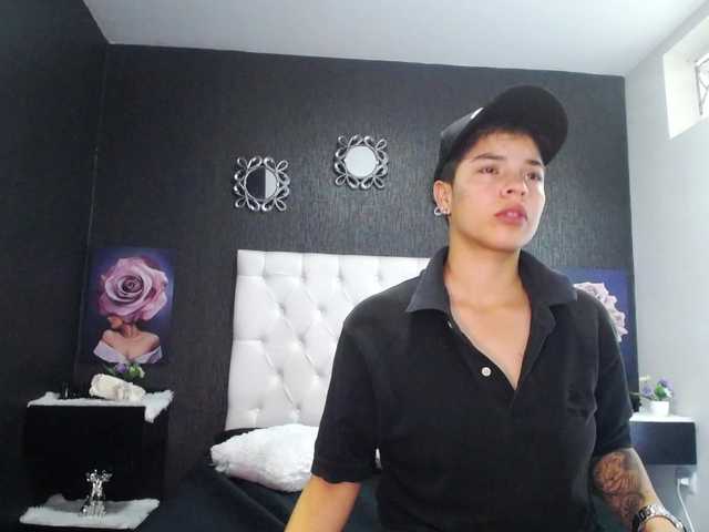 Live sex webcam photo for ConnorYRoxane #272788995