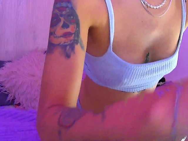 Live sex webcam photo for ConnyWoo #271808289