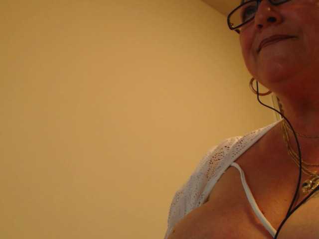 Live sex webcam photo for Connyat99 #272871009