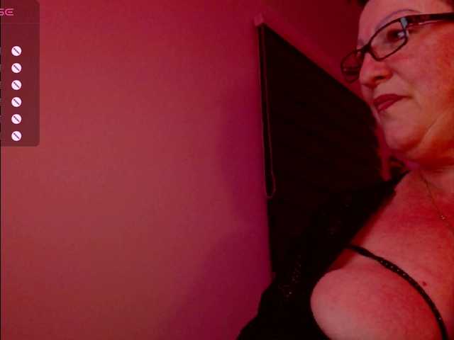 Live sex webcam photo for Connyat99 #277846928