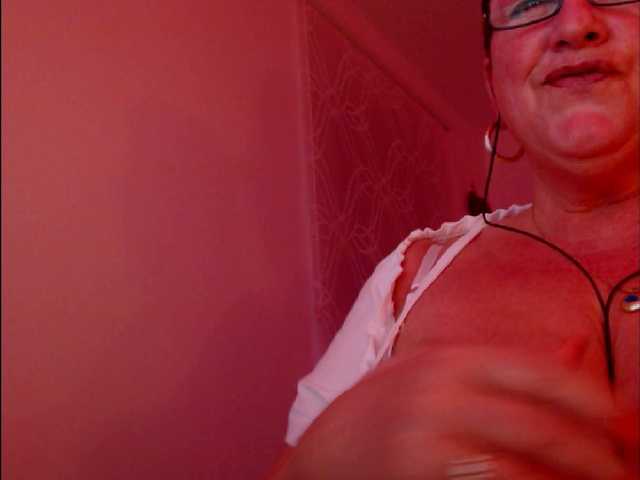 Live sex webcam photo for Connyat99 #290147528