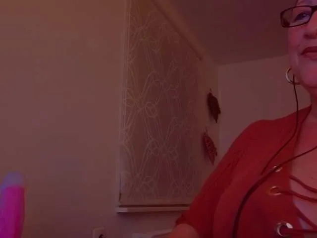 Live sex webcam photo for Connyat99 #291228498