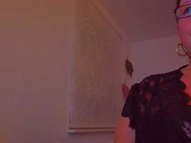 Live sex webcam photo for Connyat99 #291815504