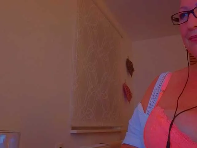 Live sex webcam photo for Connyat99 #291875642