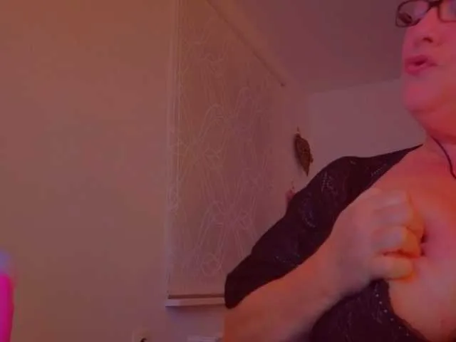 Live sex webcam photo for Connyat99 #292231678