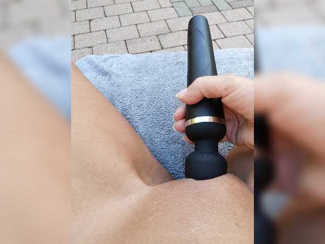 Live sex webcam photo for CoraBitch #276292570