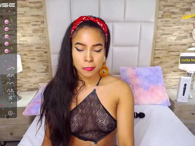 Live sex webcam photo for CoraimaBrun #273299714