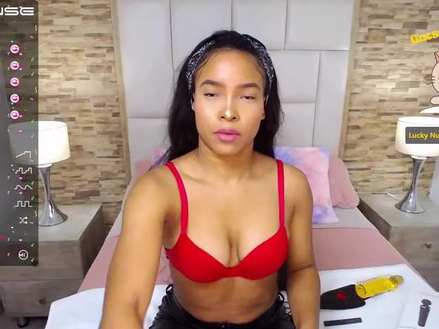 Live sex webcam photo for CoraimaBrun #273327517