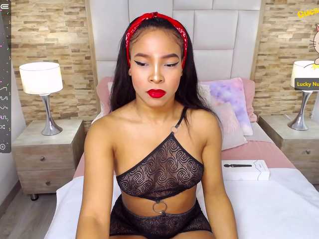 Live sex webcam photo for CoraimaBrun #273437140