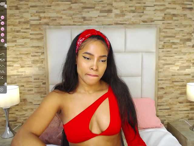 Live sex webcam photo for CoraimaBrun #274333775