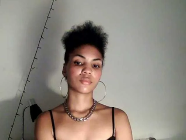 Live sex webcam photo for CoralShow #276509380