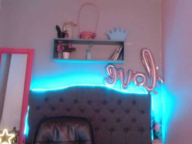 Live sex webcam photo for Coraliinee #273588856