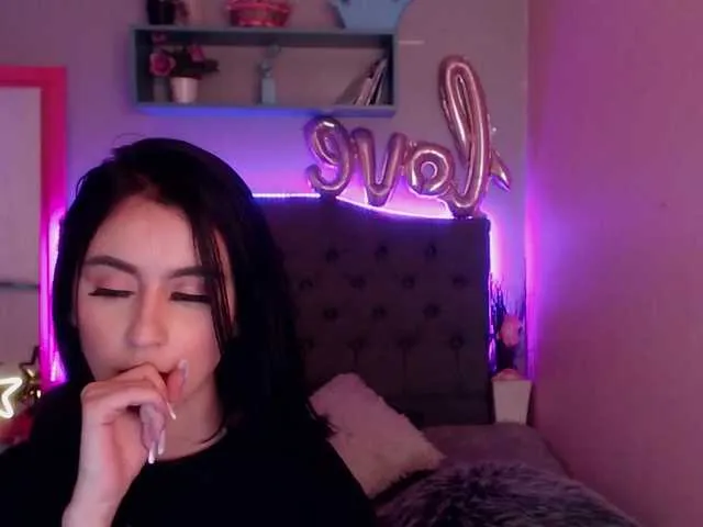 Live sex webcam photo for Coraliinee #273696463