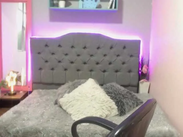 Live sex webcam photo for Coraliinee #273790763