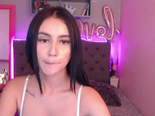 Live sex webcam photo for Coraliinee #273929234