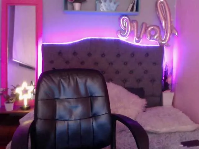 Live sex webcam photo for Coraliinee #274123486