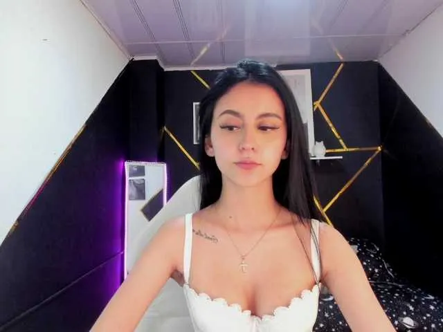 Live sex webcam photo for Coraliinee #275550270
