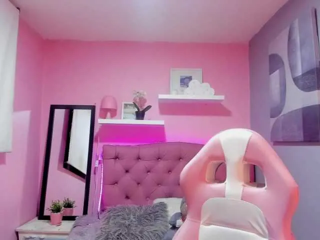 Live sex webcam photo for Coraliinee #275731885