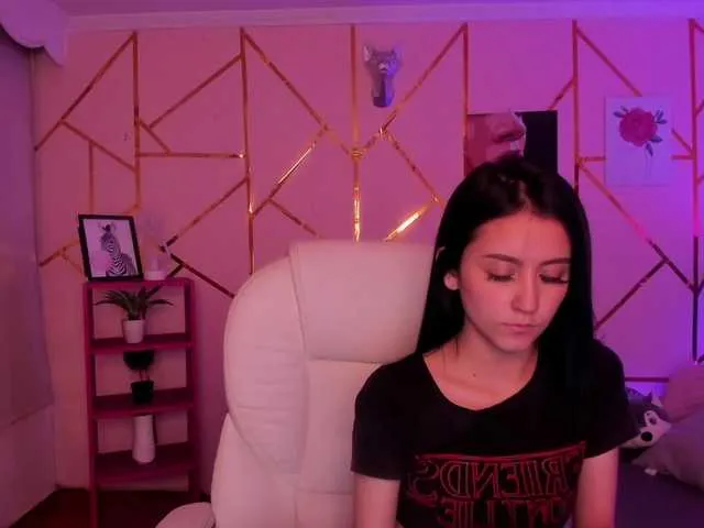 Live sex webcam photo for Coraliinee #275739463