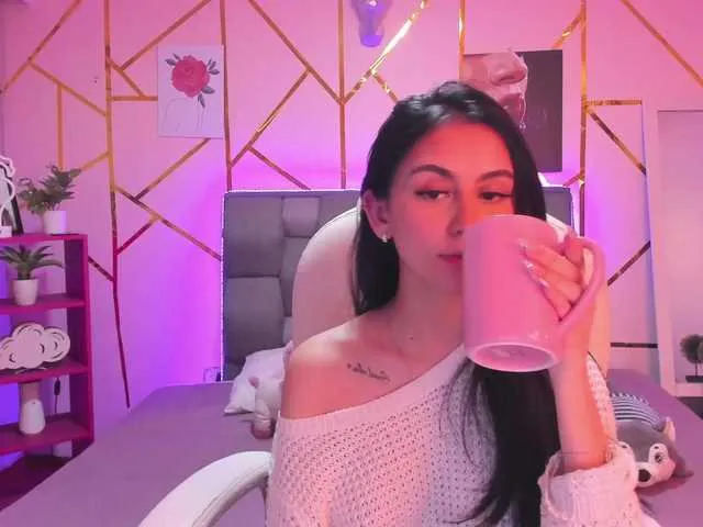 Live sex webcam photo for Coraliinee #276120056