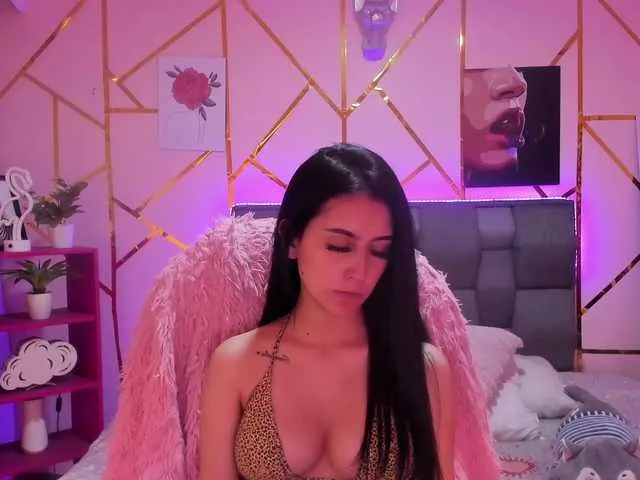 Live sex webcam photo for Coraliinee #276175047