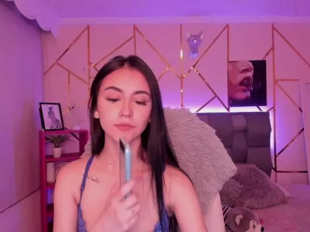 Live sex webcam photo for Coraliinee #276381420