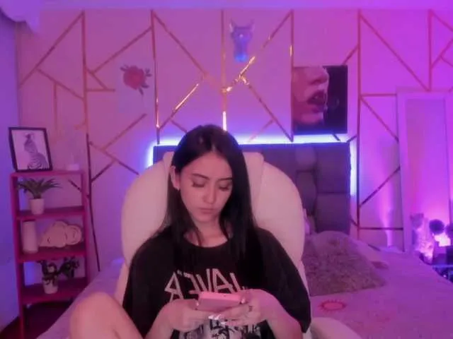 Live sex webcam photo for Coraliinee #276422698