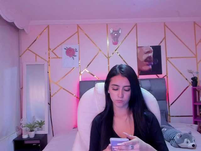 Live sex webcam photo for Coraliinee #276800053