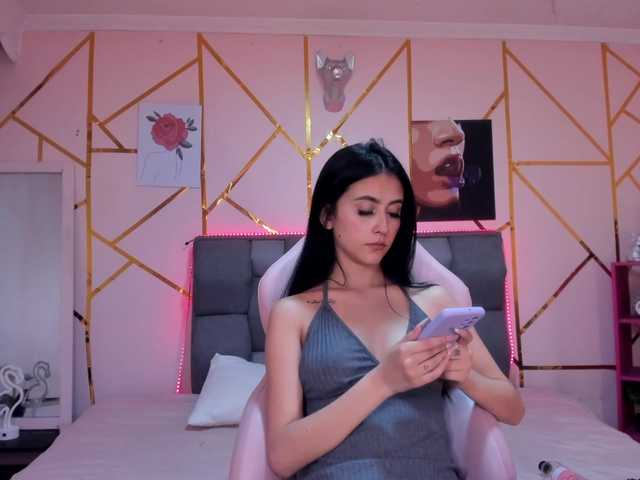 Live sex webcam photo for Coraliinee #277185238