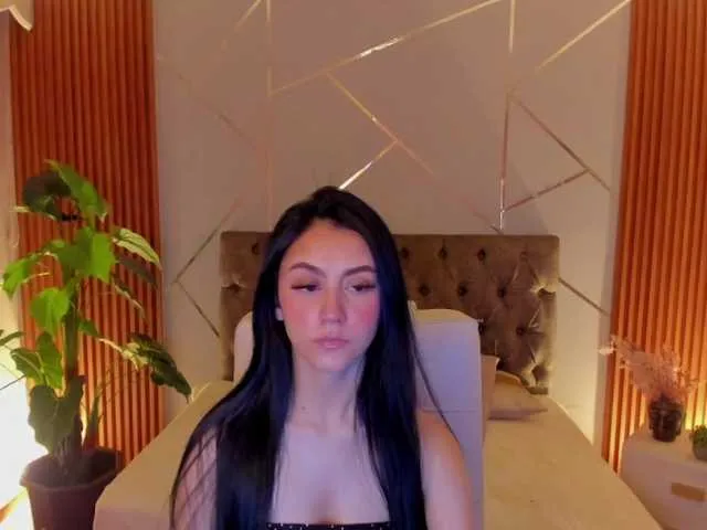 Live sex webcam photo for Coraliinee #291075470