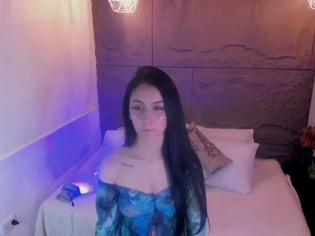 Live sex webcam photo for Coraliinee #291204137