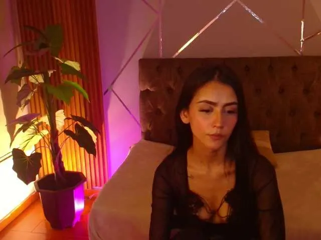 Live sex webcam photo for Coraliinee #293322711