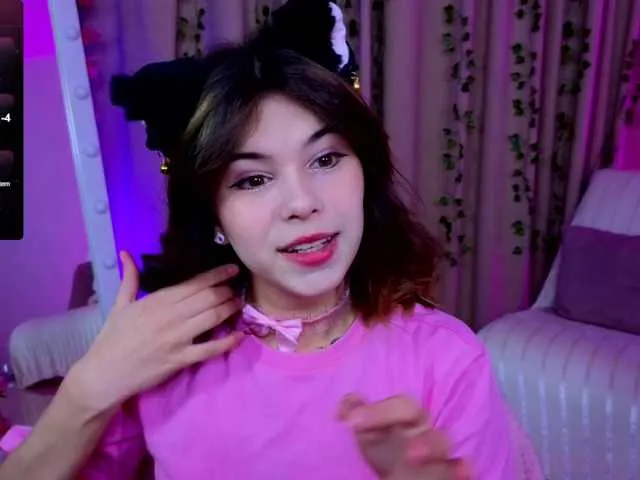 Live sex webcam photo for CoralineJones #290750639