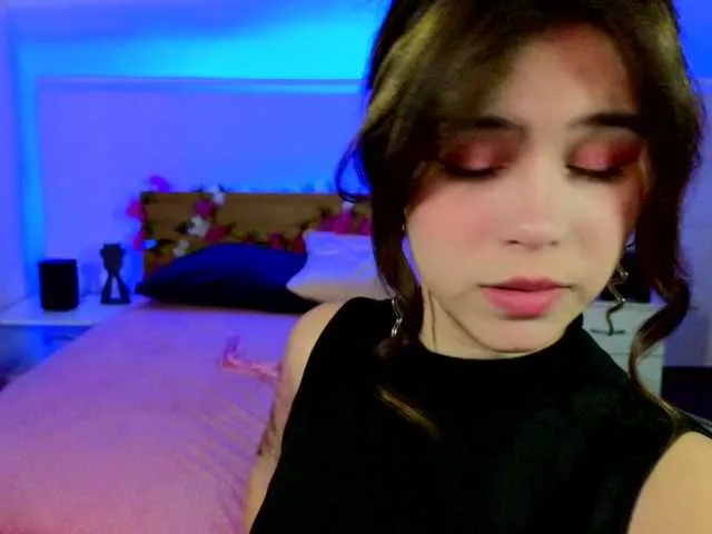 Live sex webcam photo for CoralineJones #290847412