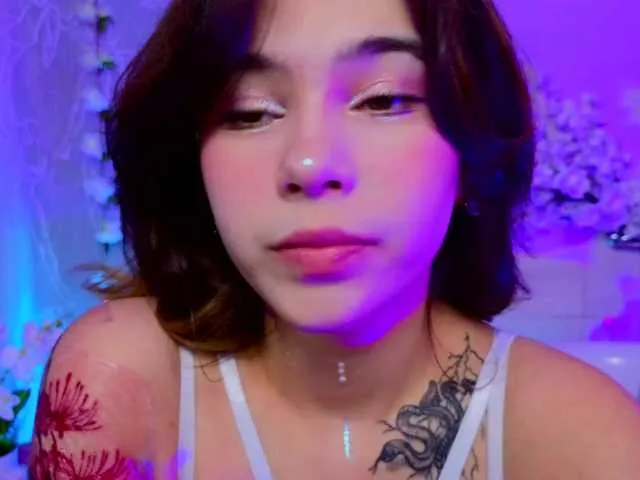 Live sex webcam photo for CoralineJones #290854391