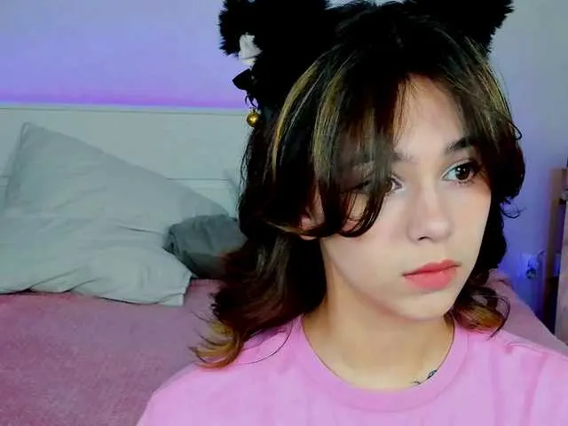 Live sex webcam photo for CoralineJones #290876621