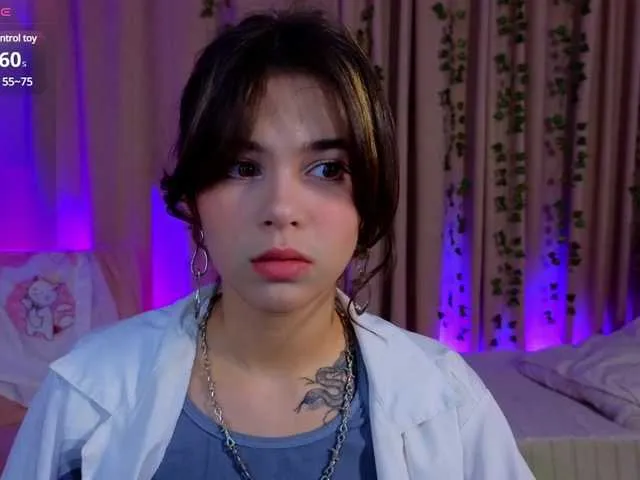 Live sex webcam photo for CoralineJones #290889111