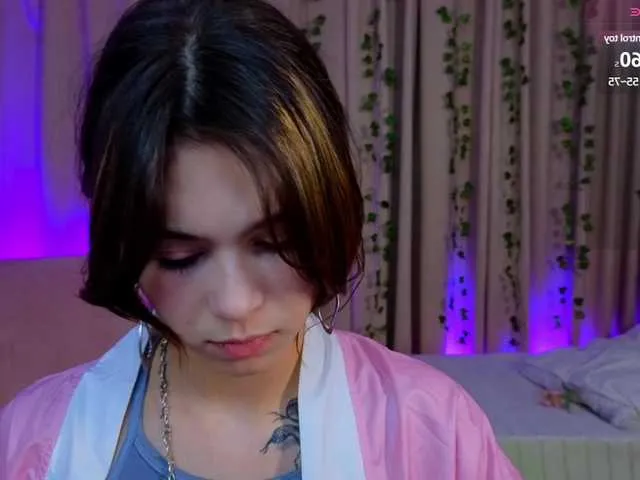 Live sex webcam photo for CoralineJones #290891030