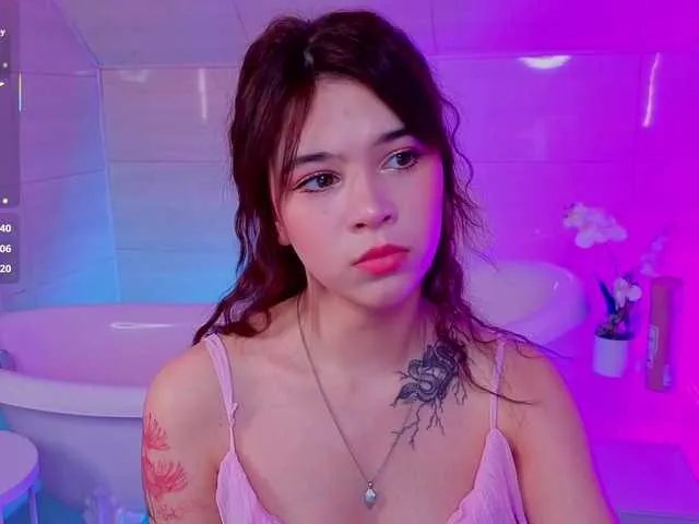 Live sex webcam photo for CoralineJones #292334261