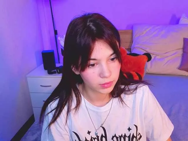 Live sex webcam photo for CoralineJones #292356877