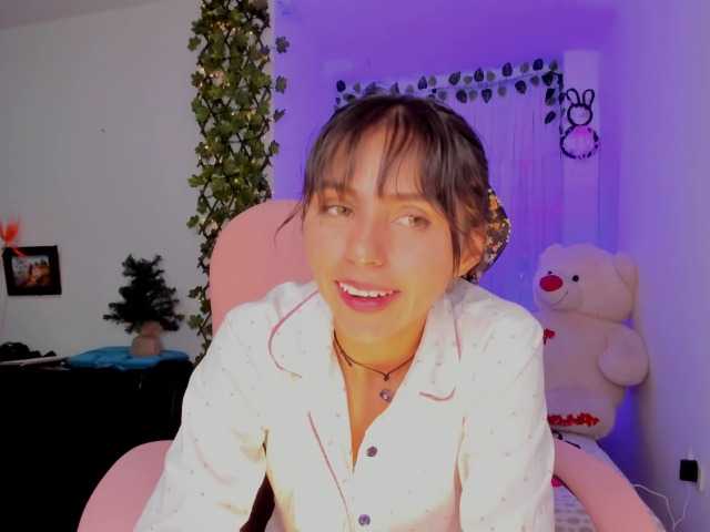 Live sex webcam photo for CoralineRyan #271927485