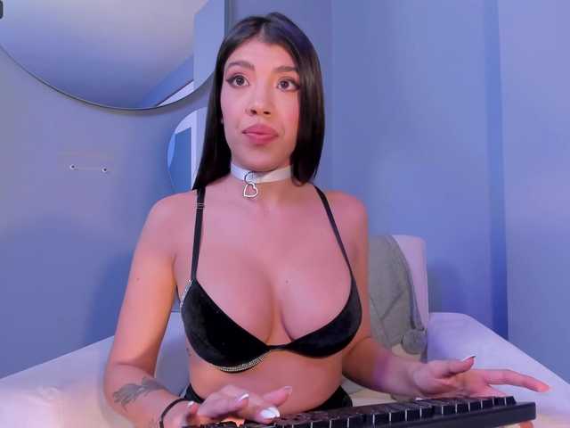 Live sex webcam photo for CorinaCastello #276555192