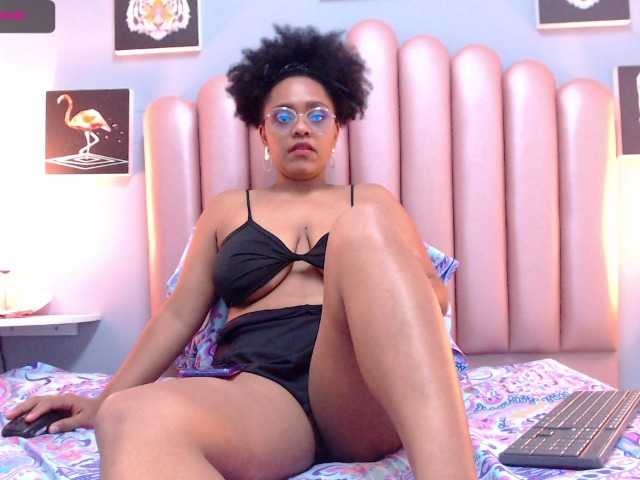 Live sex webcam photo for corinastonee #272125408