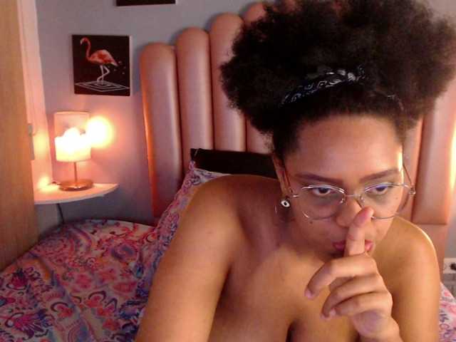 Live sex webcam photo for corinastonee #272650228